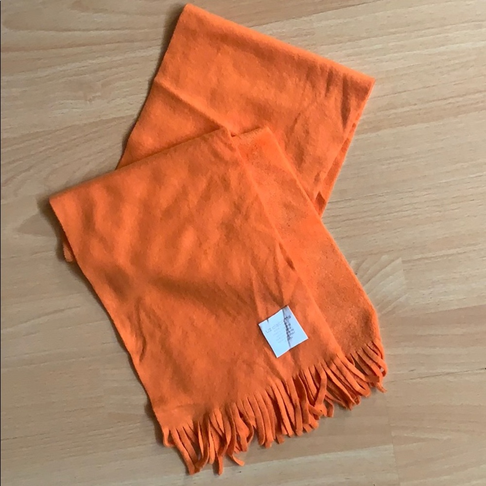 Beautiful soft Liz Claiborne scarf